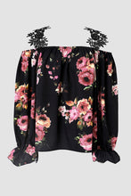 Blusa holgada con hombros descubiertos y patchwork de encaje con estampado floral