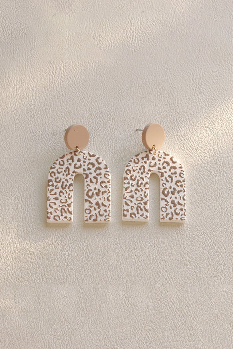 Pendientes en forma de U con estampado animal neutro