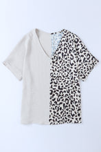 Blusa con bloques de color de leopardo en contraste