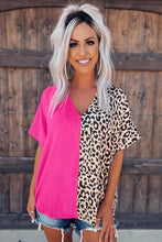 Blusa con bloques de color de leopardo en contraste