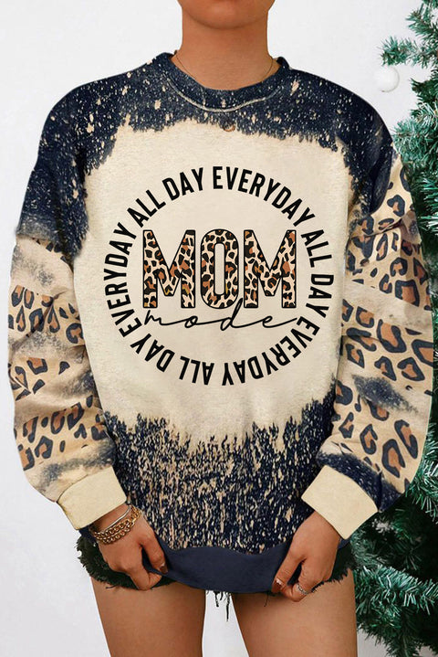 Sudadera con bloques de color blanqueados y leopardo con letras PRAY