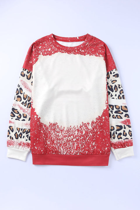 Sudadera con bloques de color blanqueados y leopardo con letras PRAY