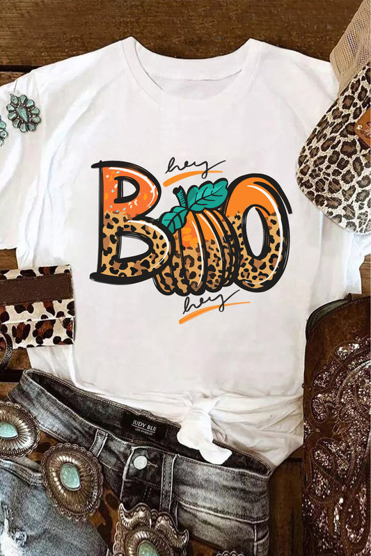 Camiseta blanca con cuello redondo y estampado de leopardo y calabaza BOO