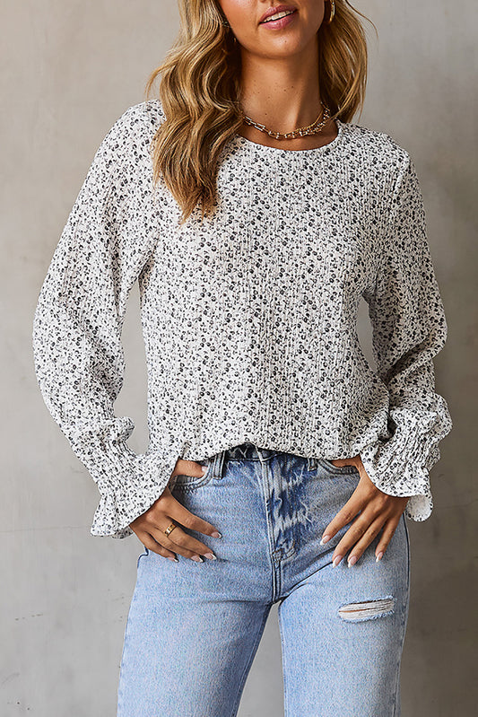 Blusa con mangas de burbuja con volantes arrugados y estampado floral negro 