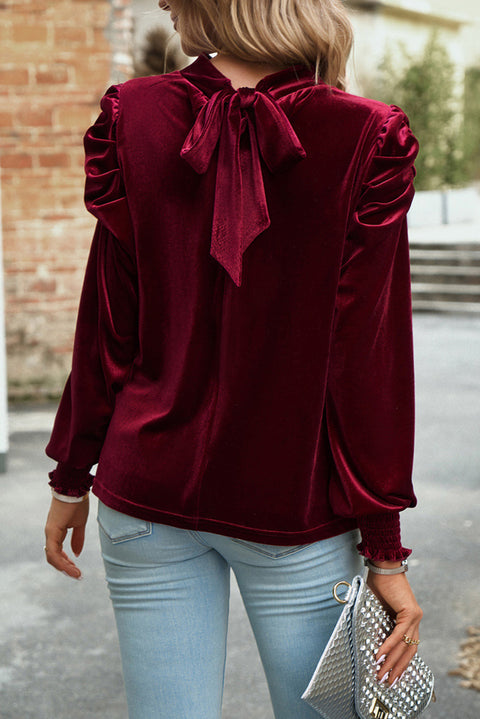 Blusa roja de terciopelo con mangas abullonadas y cuello simulado 