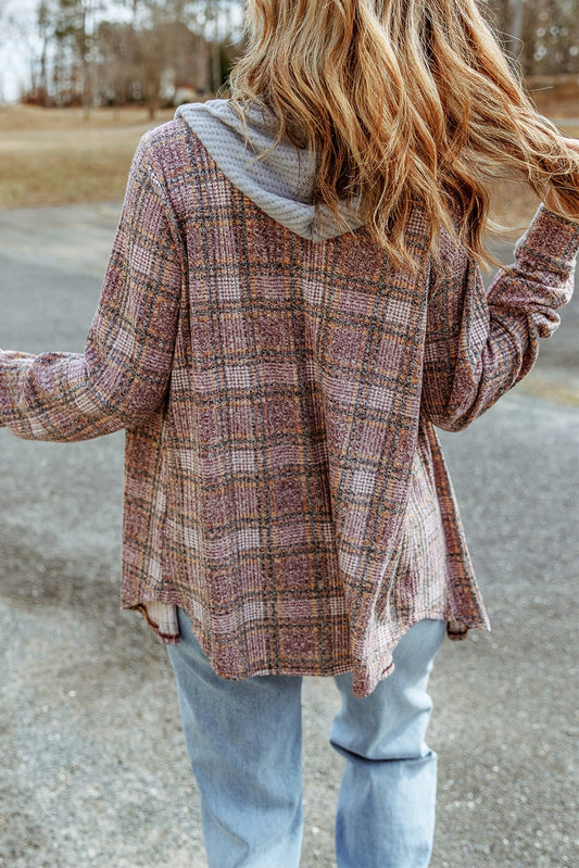 Sobrecamisa con cordón y capucha en contraste a cuadros