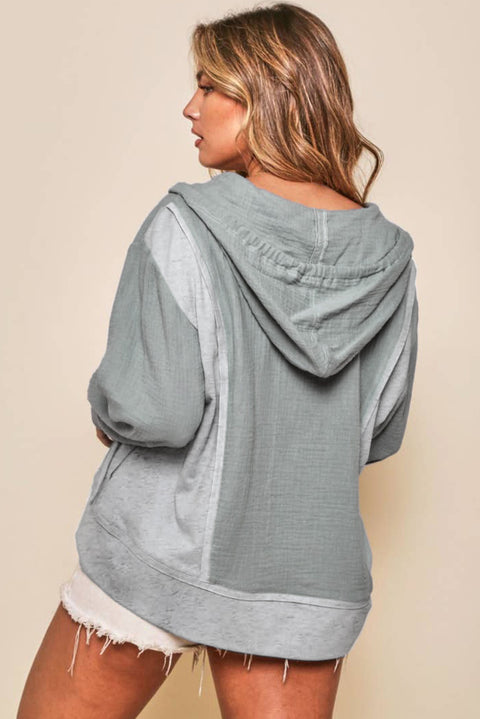 Sudadera con capucha casual con estampado de patchwork en contraste gris 