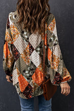 Blusa con estampado mixto y cuello cuadrado