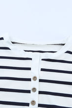 Top henley con botones a rayas y manga larga