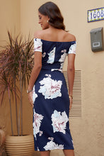 Vestido midi ajustado con hombros descubiertos y estampado floral azul oscuro