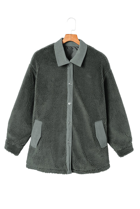 Chaqueta sherpa gris con ribete de pana y parche en el codo 