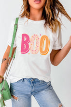 Camiseta blanca con gráfico de letra BOO de Halloween