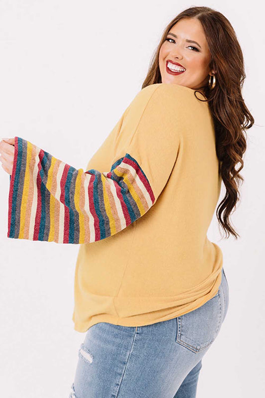 Top de talla grande con manga acampanada y rayas de sarape amarillo