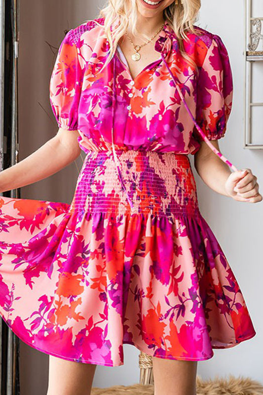 Vestido acampanado con estampado floral y cintura fruncida