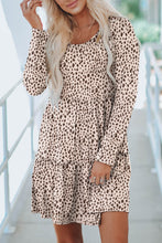 Vestido de manga larga escalonado con estampado animal de leopardo 