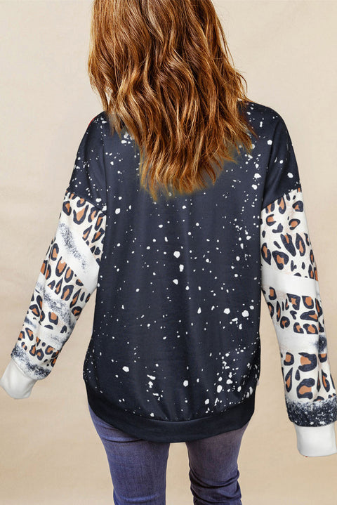 Sudadera con bloques de color blanqueados y leopardo con letras PRAY