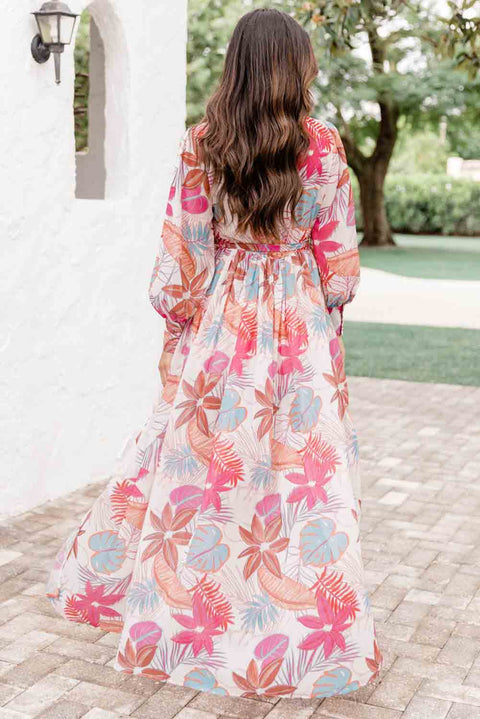 Vestido largo con abertura y cuello en V cruzado de manga larga con estampado de plantas tropicales