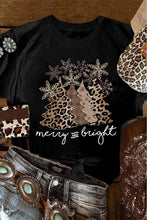 Camiseta con cuello redondo y estampado gráfico de árbol de Navidad de leopardo