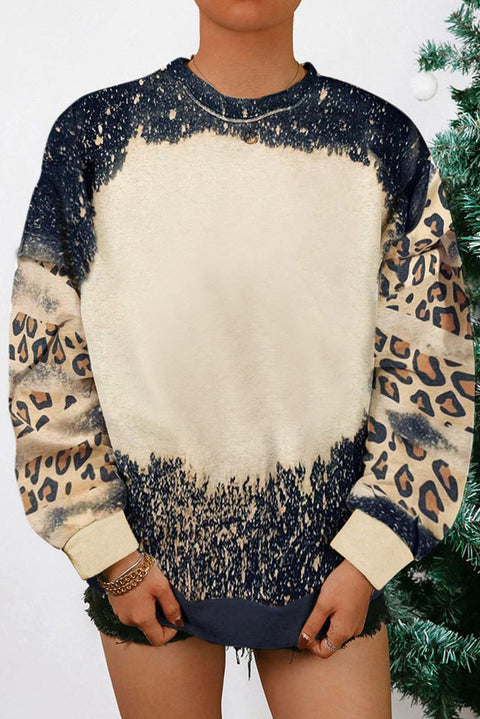 Sudadera con bloques de color blanqueados y leopardo con letras PRAY