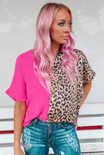 Blusa con bloques de color de leopardo en contraste