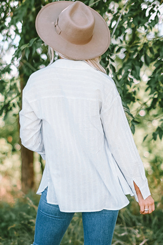 Camisa con botones texturizados y bolsillos