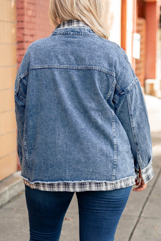 Chaqueta vaquera de talla grande con dobladillo a cuadros azul cielo 