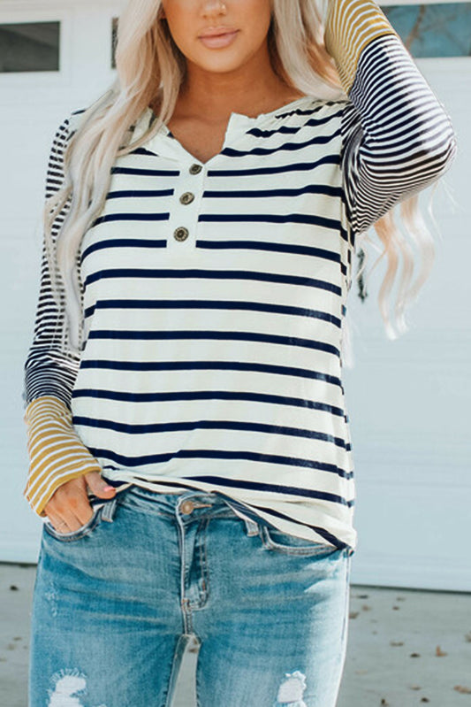 Top henley con botones a rayas y manga larga