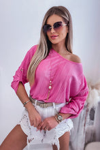 Blusa con mangas enrolladas y textura plisada de rosa 