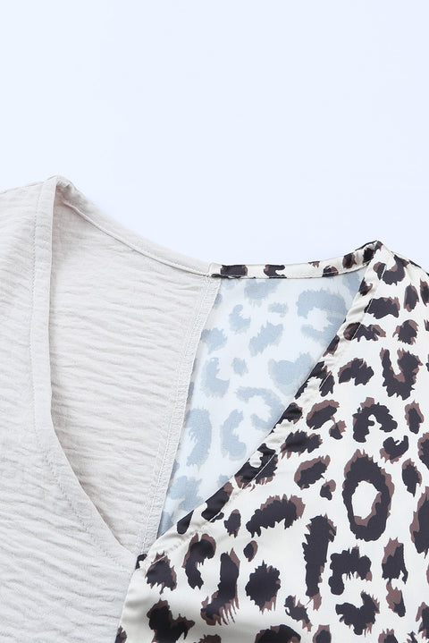 Blusa con bloques de color de leopardo en contraste