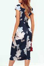 Vestido midi ajustado con hombros descubiertos y estampado floral azul oscuro