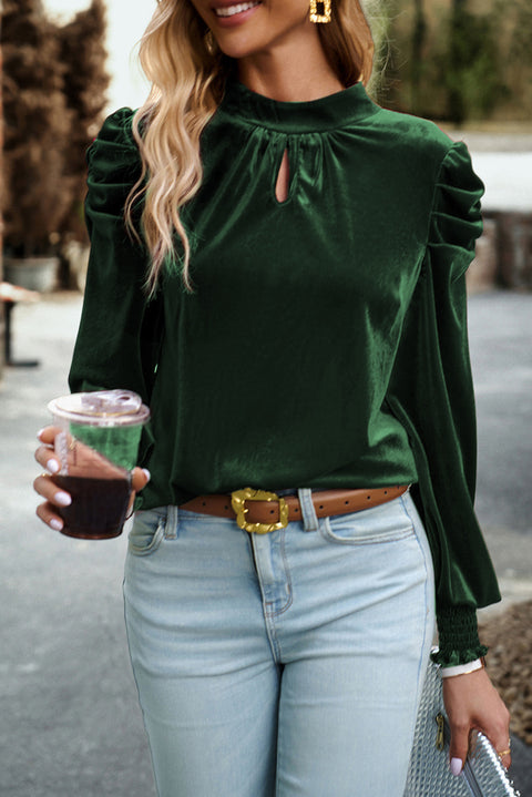 Blusa roja de terciopelo con mangas abullonadas y cuello simulado 