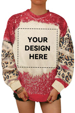 Sudadera con bloques de color blanqueados y leopardo con letras PRAY