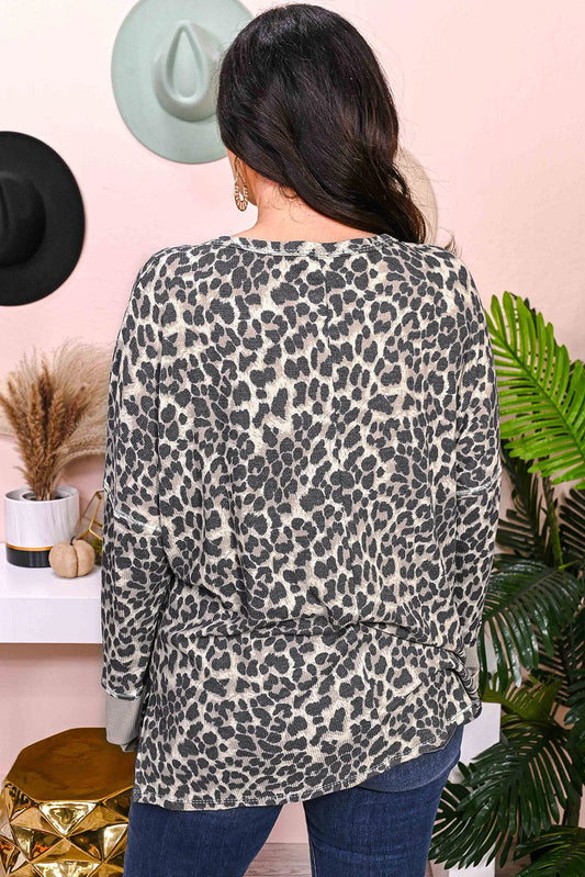 Top henley de manga larga con patchwork de punto gofre y talla grande de leopardo 