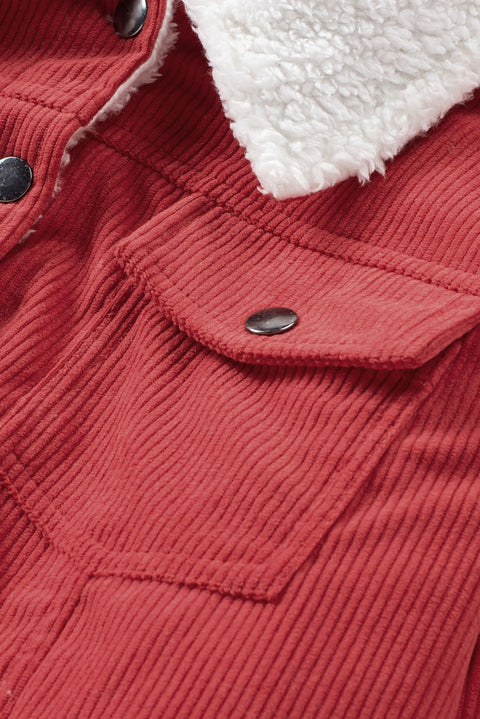 Chaqueta con solapa y botones a presión de sherpa de pana roja 