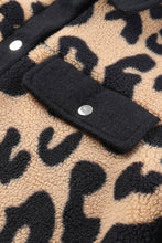 Sobrecamisa teddy de leopardo con ribetes en contraste