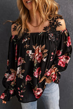 Blusa holgada con hombros descubiertos y patchwork de encaje con estampado floral