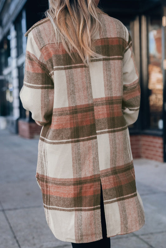 Chaqueta marrón con bolsillos y solapa a cuadros de talla grande 