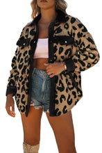 Sobrecamisa teddy de leopardo con ribetes en contraste