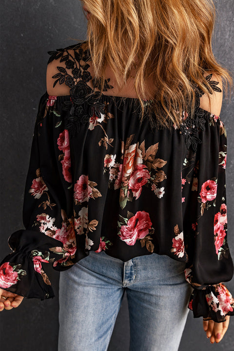 Blusa holgada con hombros descubiertos y patchwork de encaje con estampado floral