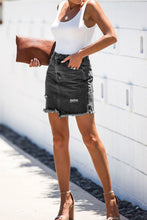 Pocketed Raw Hemline Short Denim Skirt