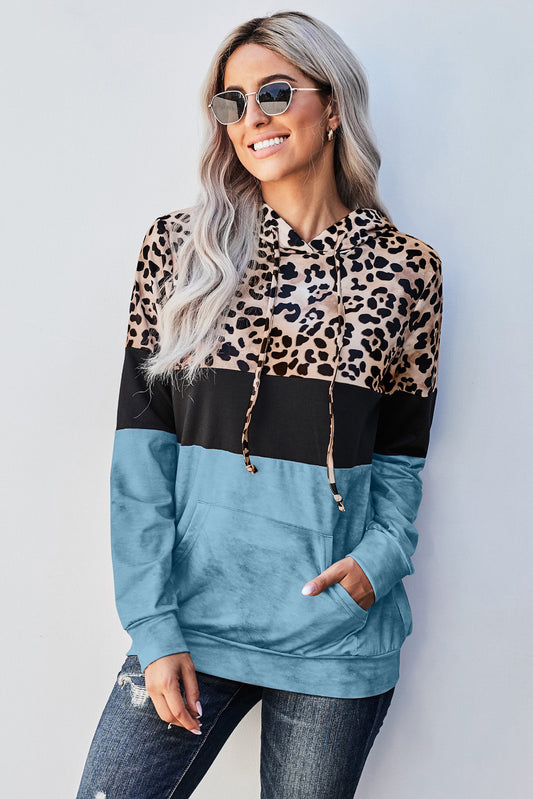 Sudadera con capucha y diseño teñido anudado con estampado de leopardo