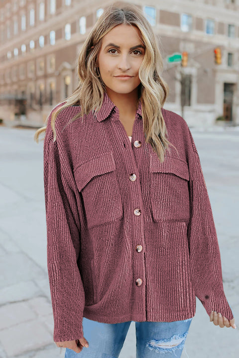 Chaqueta texturizada de canalé con botones y bolsillos rojos 