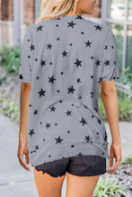 Camiseta con cuello redondo y estampado de estrellas