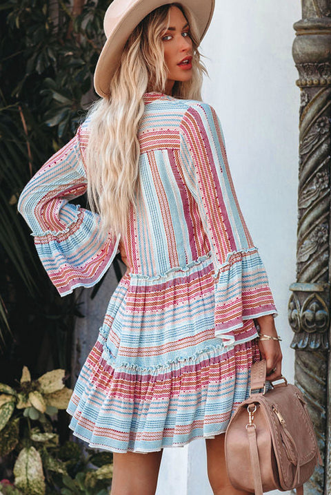 Vestido estilo babydoll con mangas acampanadas y estampado bohemio